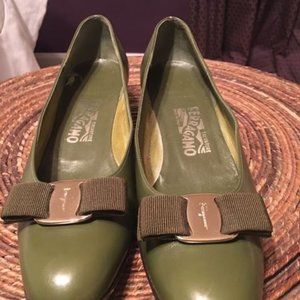 Salvatore Ferragamo Vara Bow Green Leather Pumps
